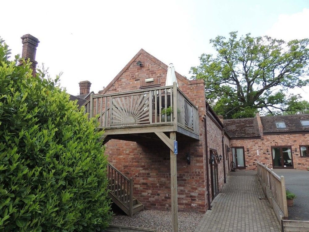 Отель The Manor Coach House Hindlip Экстерьер фото